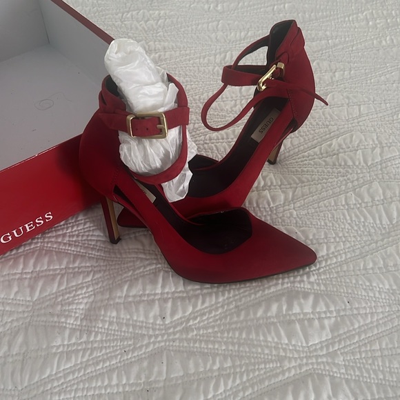 Beautiful lady’s shoes from guess - Picture 2 of 2